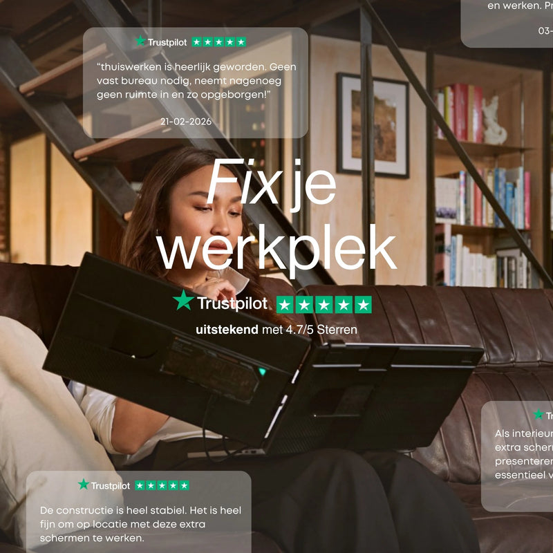 Portable monitor dual-screen setup used on a sofa, showing a flexible home workspace with Trustpilot review overlays and Dutch “Fix je werkplek” text.