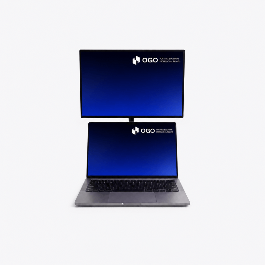 Portable monitor boven een laptop in een ergonomische opstelling met twee horizontale blauwe schermen voor efficiënter werken.